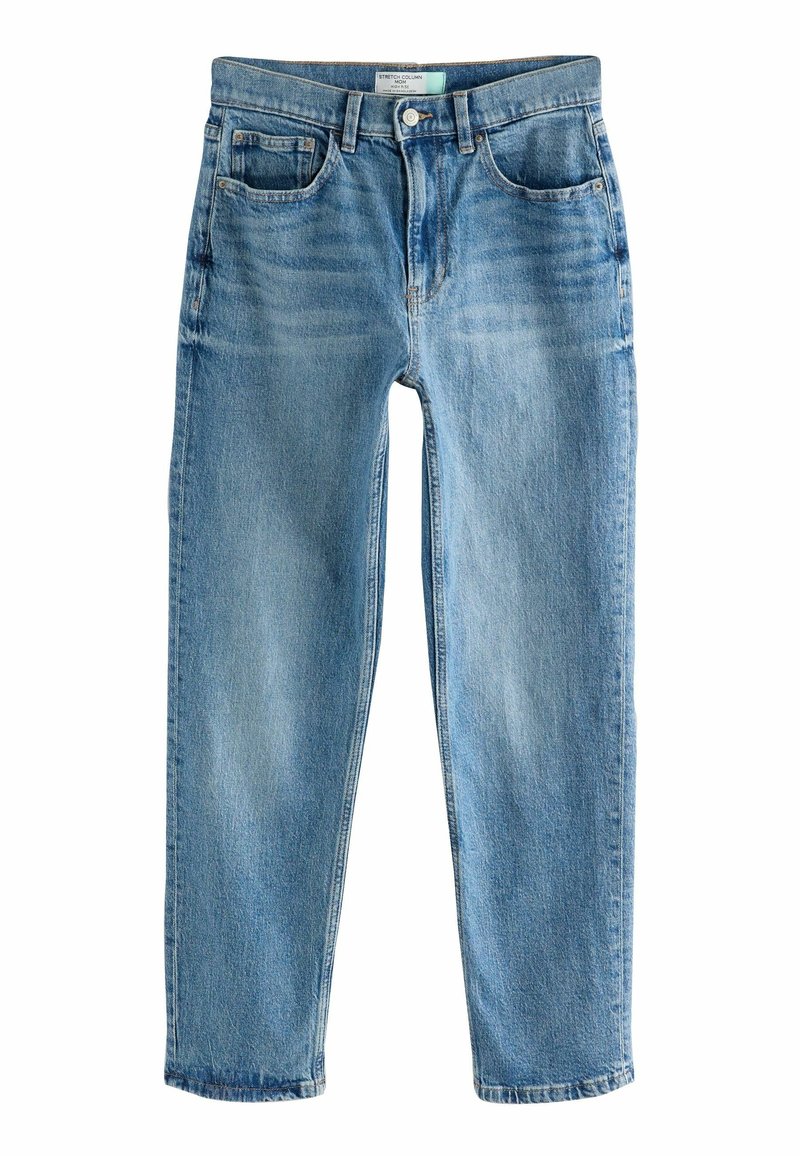 Jean mom bleu clair avec décoloration sur l’avant des cuisses, design cinq poches, braguette zippée et fermeture par bouton, posé à plat sur fond blanc.