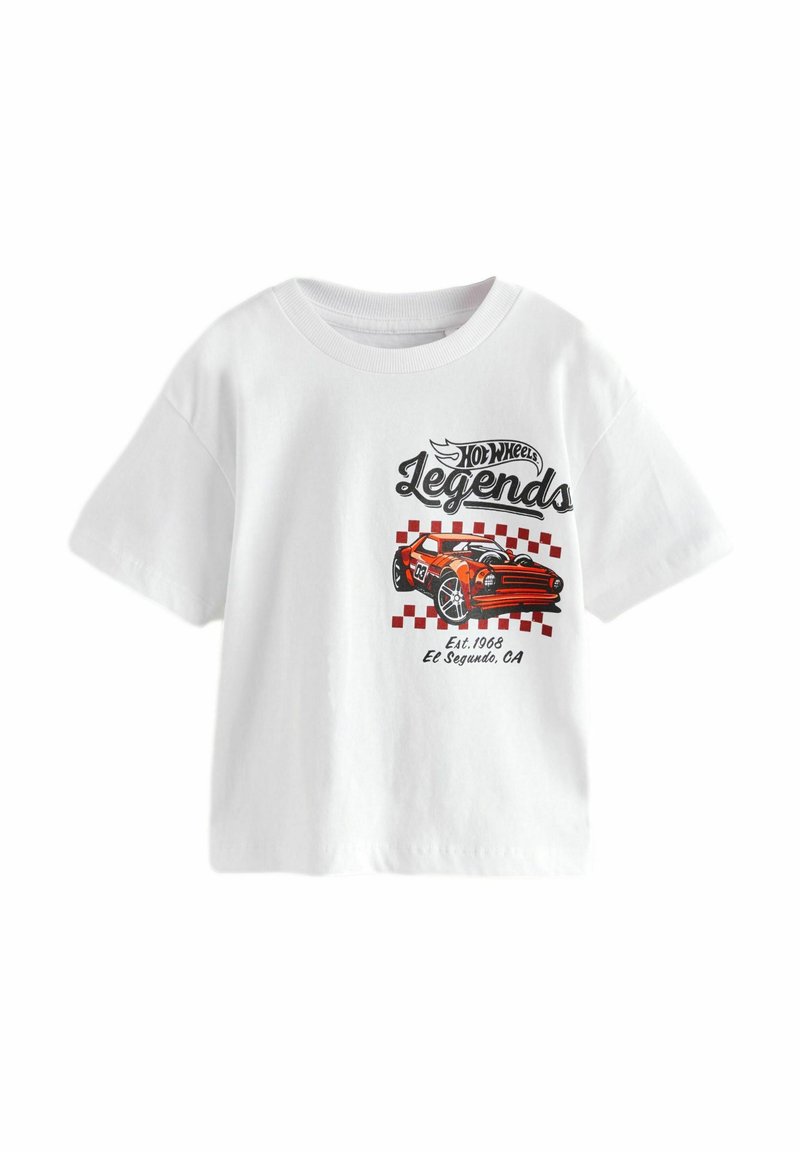 Tricou din bumbac alb cu un design grafic roșu și negru inspirat de o mașină de curse, având textul "Hot Wheels Legends" și modele în carouri.