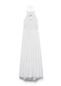 Abito maxi bianco con corpetto in crochet, collo alla halter con laccio e gonna a strati e fluida. Accenti notevoli con nappine e perline di legno.