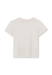 Korte mouwen, crèmekleurig katoen t-shirt met een ronde halslijn en subtiele roze accentstiksels aan de achterkant. Gladde, zachte textuur.