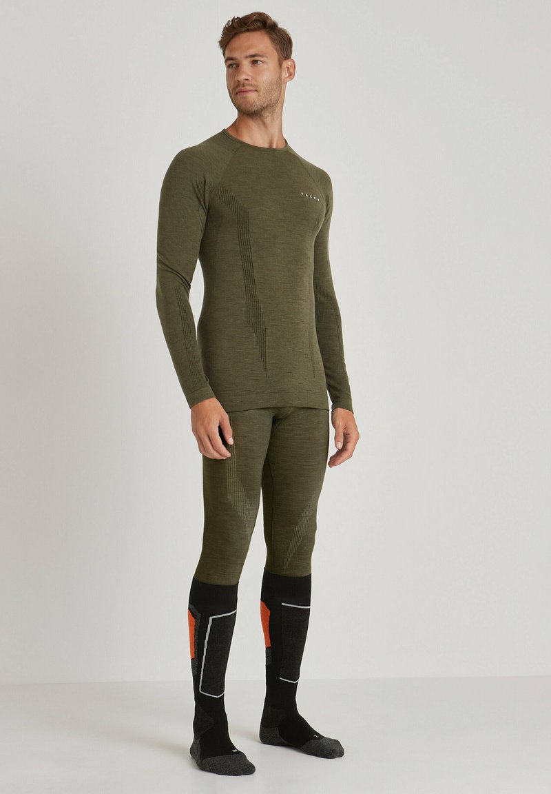 FALKE - WOOL-TECH FUNCTIONAL UNDERWEAR FOR COLD TO VERY COLD CONDITIONS - Unterhemd/-shirt - olive, Vergrößern