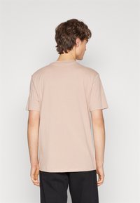 HUGO DULIVE - T-shirts med print - medium beige