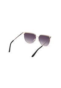 Ochelari de soare de tip cat-eye cu ramă din metal auriu și lentile gri în degrade. Știfturi din plastic negru care se subțiază la capete. Padiuri nazale clare pentru confort.