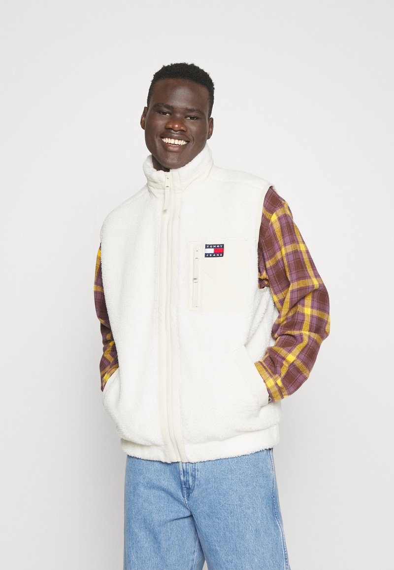 Tommy Jeans TJM MIX MEDIA VEST Waistcoat ancient white/offwhite Zalando.ie