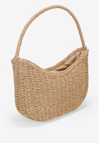 Borsa in paglia intrecciata di forma rotonda, di colore beige, con un manico curvo e robusto. Presenta un morbido rivestimento interno per una maggiore consistenza.