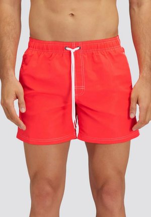 Pantaloni da bagno rossi con cintura elastica, cordino bianco e cuciture a contrasto. Il tessuto appare leggero e morbido.