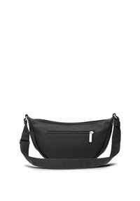 Bolso de bandolera de nailon negro con un diseño curvado, bolsillo frontal con cremallera y correa ajustable. Presenta acentos de hardware en tono plateado.