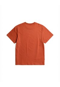T-shirt met korte mouwen in terracotta. Gemaakt van katoen met een ronde hals. Zachte textuur, geen patronen of zichtbare hardware. Achteraanzicht getoond.