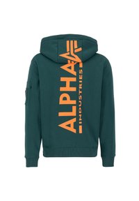 Zöld kapucnis pulóver, nagy narancssárga "ALPHA INDUSTRIES" felirattal a hátsó részén. Kenguru zsebbel, állítható kapucnival és bordázott mandzsettával rendelkezik.