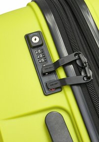 Delsey Paris BELMONT PLUS 4 ROLLEN TROLLEY MIT DEHNFALTE - Bagaglio a mano - gruen chartreuse