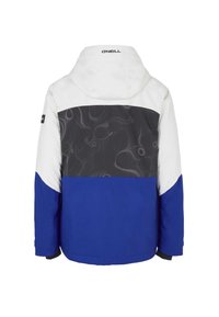 Geïsoleerde jack met een witte capuchon, een gemonsterde zwarte achterpaneel en opvallende blauwe mouwen. Gemaakt van duurzaam, waterafstotend materiaal.