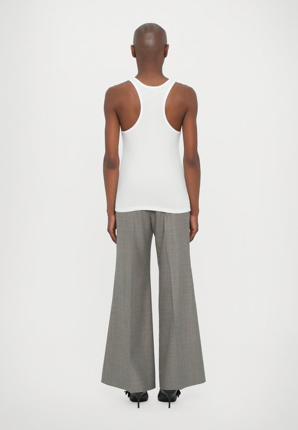 FINE SCOOP TANK - Top4