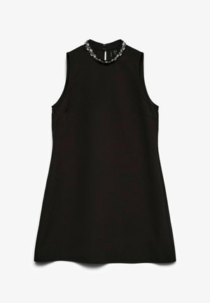 Melna bezroku kleita ar augstu kakla izgriezumu un apkakles detaļu ar pērlītēm. Gluda auduma ar taisnu griezumu un sānu kabatām.