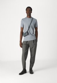DRYKORN ANTON - Basic póló - blau