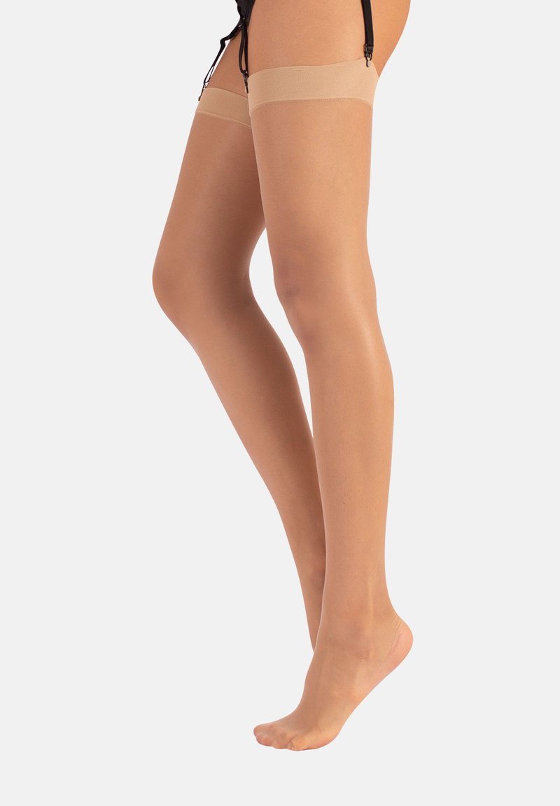 Collant color beige fino alla coscia con una texture liscia, una finitura trasparente e un morbido elastico nella parte superiore, progettati per comfort e vestibilità.