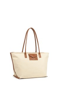 Borsa tote in tela beige con dettagli in pelle marrone, forma rettangolare, due manici per spalla e una piccola tasca frontale con pattina.