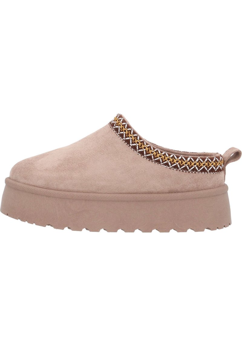 Slip-on-sko i beige mocka med en tjock, texturerad sula. Har vävda detaljer i brunt och guld längs den övre kanten.
