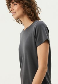 Part Two T-shirts basic - phantom