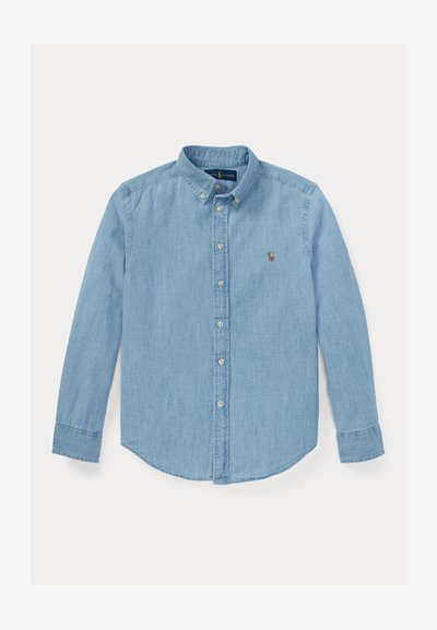 Svetlo modra denim srajca z dolgimi rokavi, s pritisnjenim ovratnikom in majhnim izvezenim logotipom na levi prsni strani. Ima sproščen kroj.