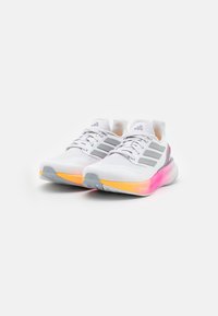 adidas Performance PUREBOOST 5 - Chaussures de running sur route - footwear white/silver metalliv/spark