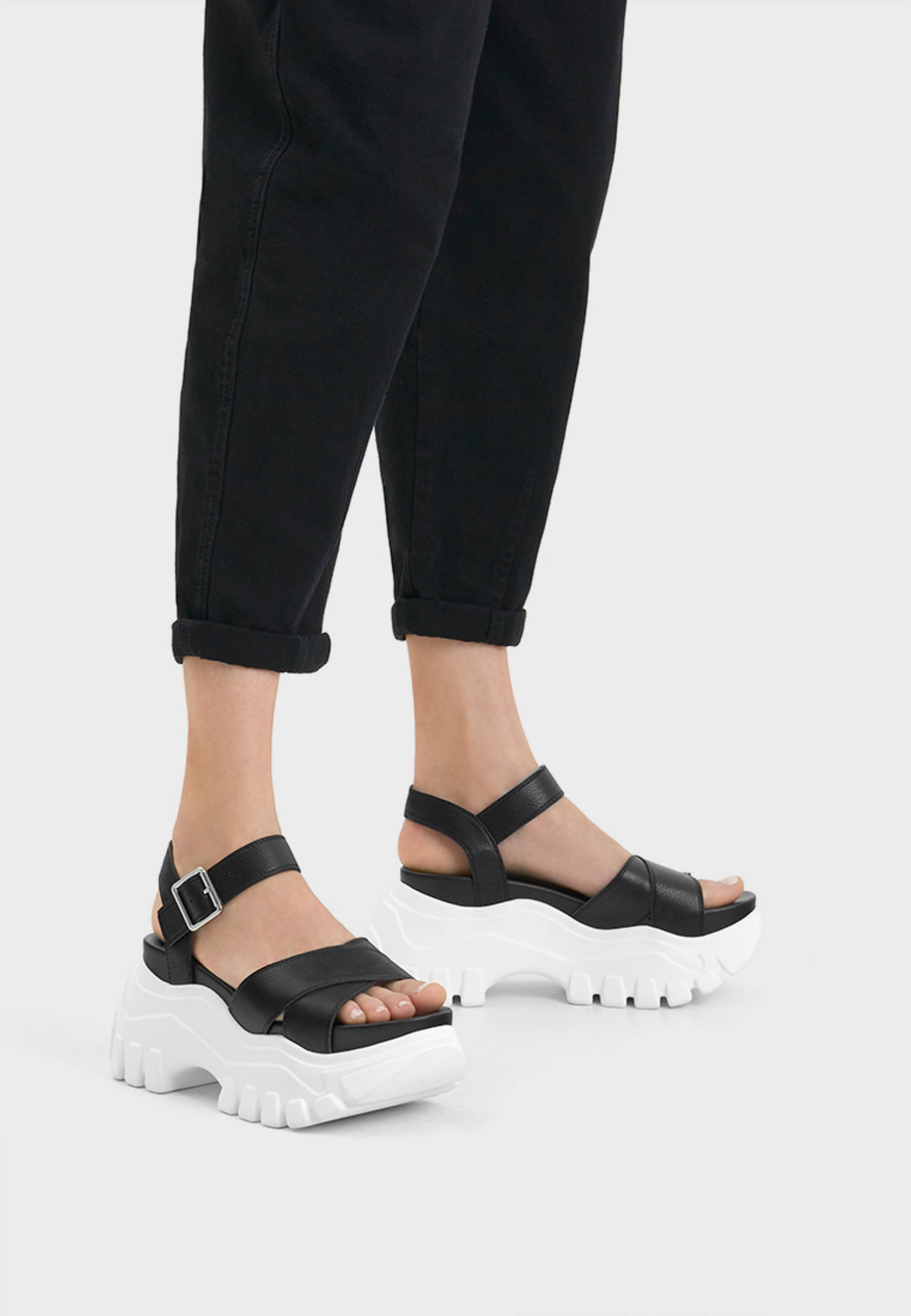 Bershka SPORTLICHE PLATEAU-SANDALEN 11803560 - Plateaupumps - black/Zwart -  Zalando.nl