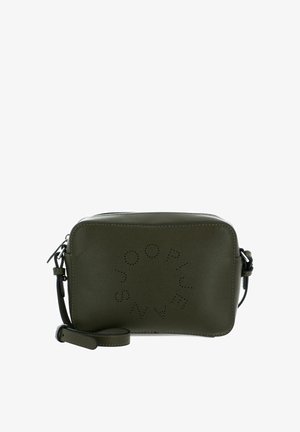 Sac bandoulière synthétique vert olive avec fermeture éclair, forme rectangulaire, et détail de logo perforé à l'avant. Bandoulière réglable incluse.