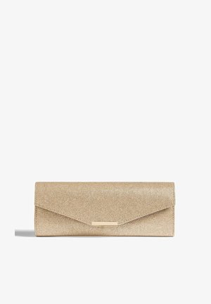 Clutch rectangulaire texturé or avec un design à rabat en forme d'enveloppe. Présente une bande décorative métallique à l'avant. Surface lisse et brillante.