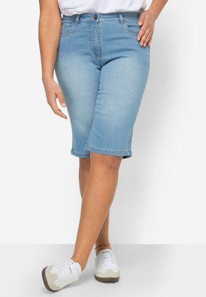 MID WAIST BERMUDA WITH STRETCH - Shorts di jeans - light blue