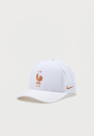 Casquette de baseball blanche en mesh avec emblème de coq doré et étoiles à l'avant, swoosh Nike sur le côté.