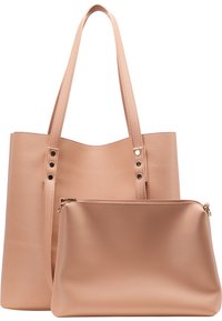 Růžová kožená taška přes rameno s dvěma ušními a dekorativními nýty, doplněná menší zipovou taštičkou ve stejném stylu. Hladký povrch, strukturovaný tvar.