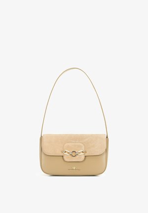 Beige rechthoekige handtas met een lange dunne band, suède klep, gouden kettingdetail en het Wittchen merklogo aan de voorkant.