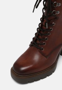 Tamaris Botines de tacón - cognac
