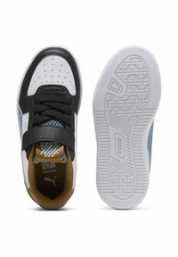 Zwart-witte sportschoenen met blauwe accenten. Gemaakt van canvas en leer, met een rubberen zool, een gestructureerd patroon en een veterontwerp.