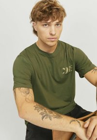 Jack & Jones GEDRUCKT RUNDHALS - T-shirt con stampa - cypress