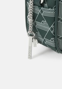 Lacoste DAILY LIFESTYLE SEASONAL - Borsa a tracolla - green