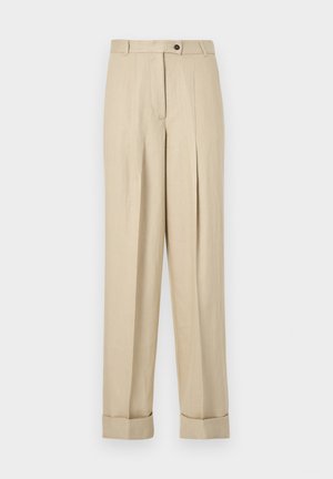 Pantalon beige taille haute avec plis, passants pour ceinture, fermeture par bouton et zip, et ourlets retroussés sur un fond uni.