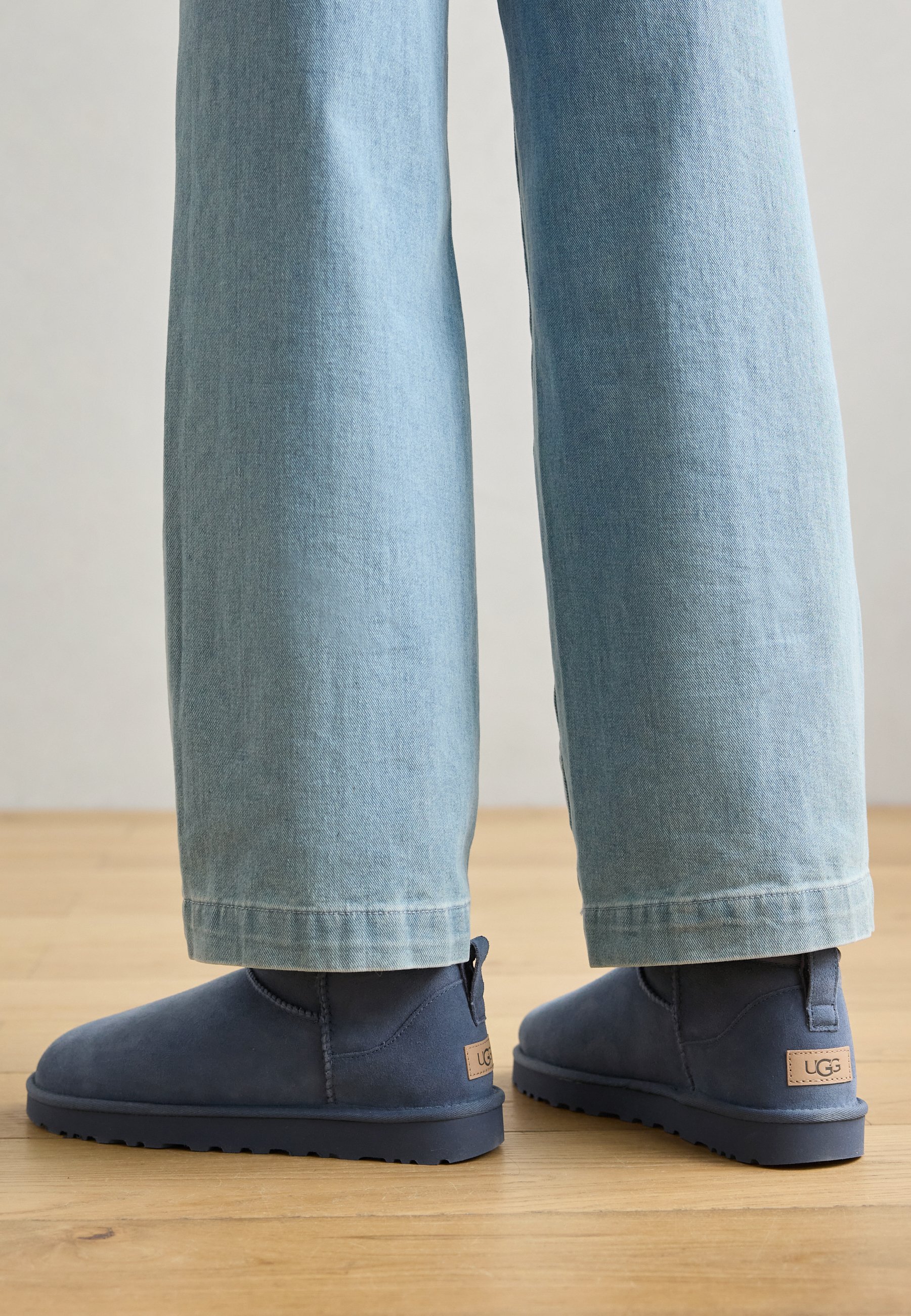 UGG CLASSIC ULTRA MINI - Botas para la nieve - desert blue/azul