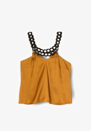 Top giallo senape senza maniche con vestibilità ampia e spalline a loop circolari nere intorno allo scollo.