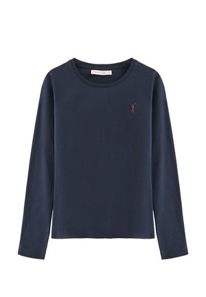 - Sweter
