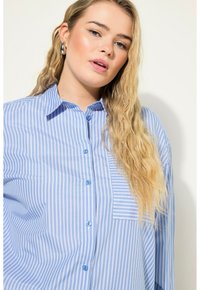 Studio Untold OVERSIZE jasnoniebieski