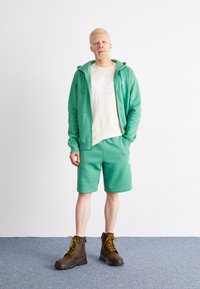 adidas Originals ESSENTIAL - Treniņtērpa apakšdaļas - preloved green