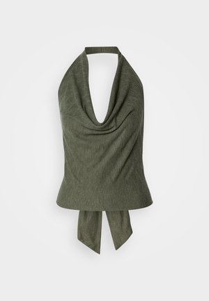 Oliivroheline halter top kergest kangast, millel on voolav dekoltee ja kinni seotud selg, luues voolava silueti.