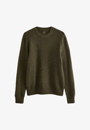 Truien in gemêleerd olijfgroen met een ronde hals en geribde boorden aan de mouwen en zoom. Het breipatroon heeft een subtiele, grove structuur voor extra diepte.