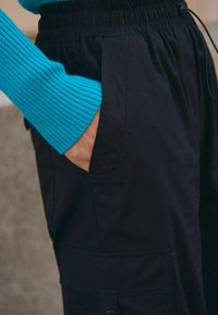 Next CARGO PARACHUTE TROUSERS - Cargobyxor - black
