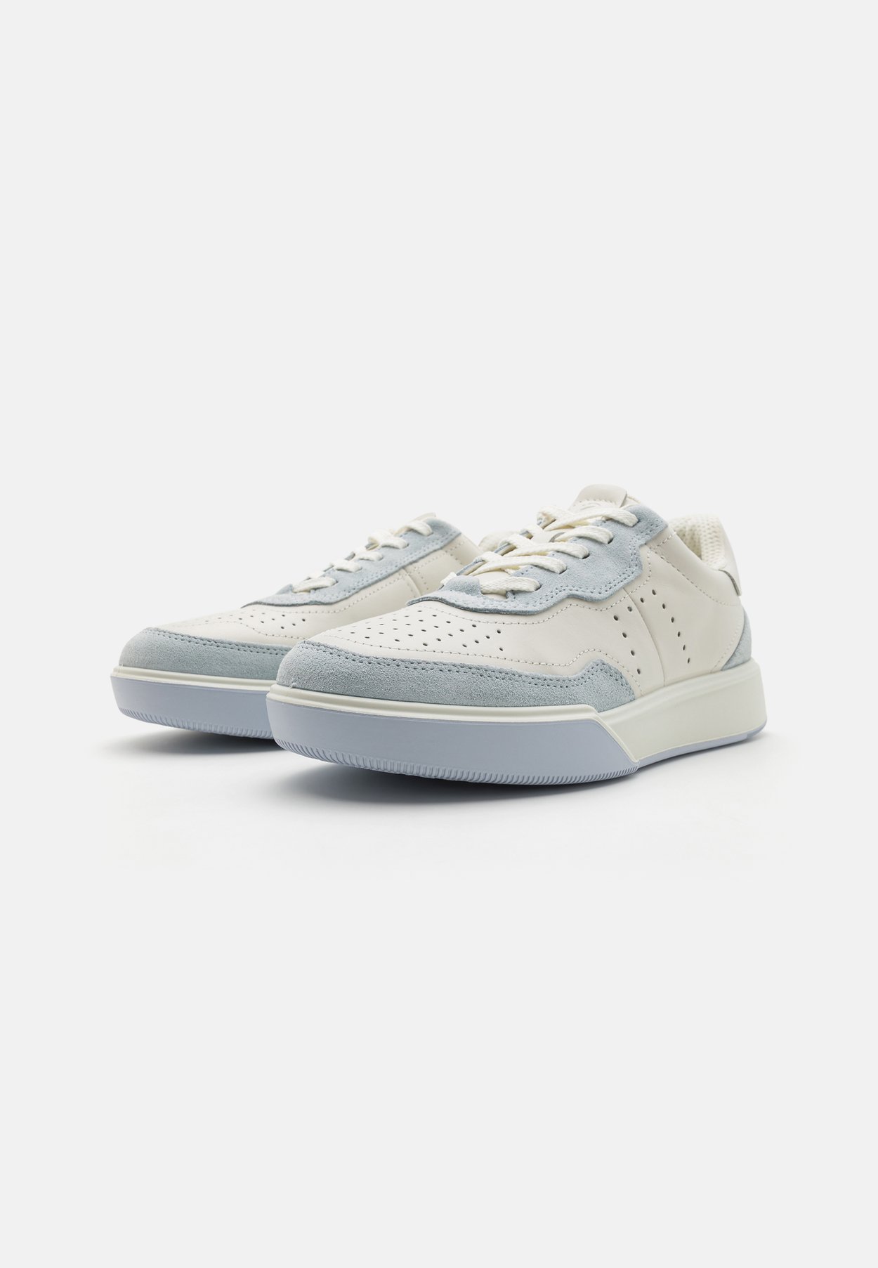 STREET COURT W