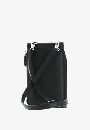 Kleine schwarze Leder-Umhängetasche mit abnehmbarem Riemen und silbernen Metallverschlüssen, auf weißem Hintergrund gezeigt.