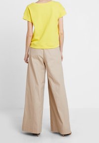 OPUS Triko s potiskem - yellow