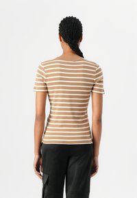 Tommy Hilfiger SLIM CODY V NECK - T-shirts basic - hickory/ecru