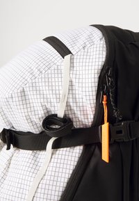Mammut AENERGY ST 32 UNISEX - Mochila de trekking - white/black