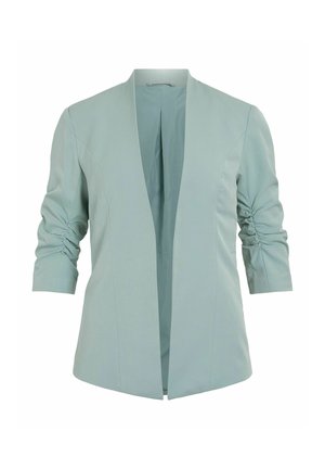 Blazer bleu clair à ouvrir sur le devant, avec des manches trois-quarts froncées et une silhouette légèrement ajustée, présenté sur un fond blanc.